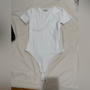 Aritzia Babaton Contour Crew Shortsleeve Bodysuit